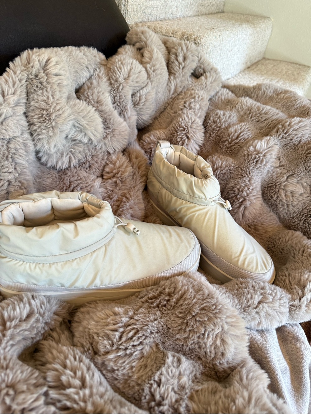 lululemon athletica Puffer Slip-On Ankle Sneakers in Cream